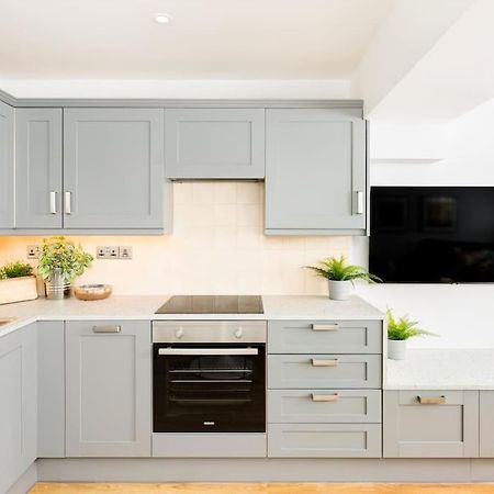 Fabulous Ground Floor Apartment. เกรทมัลเวิร์น ภายนอก รูปภาพ