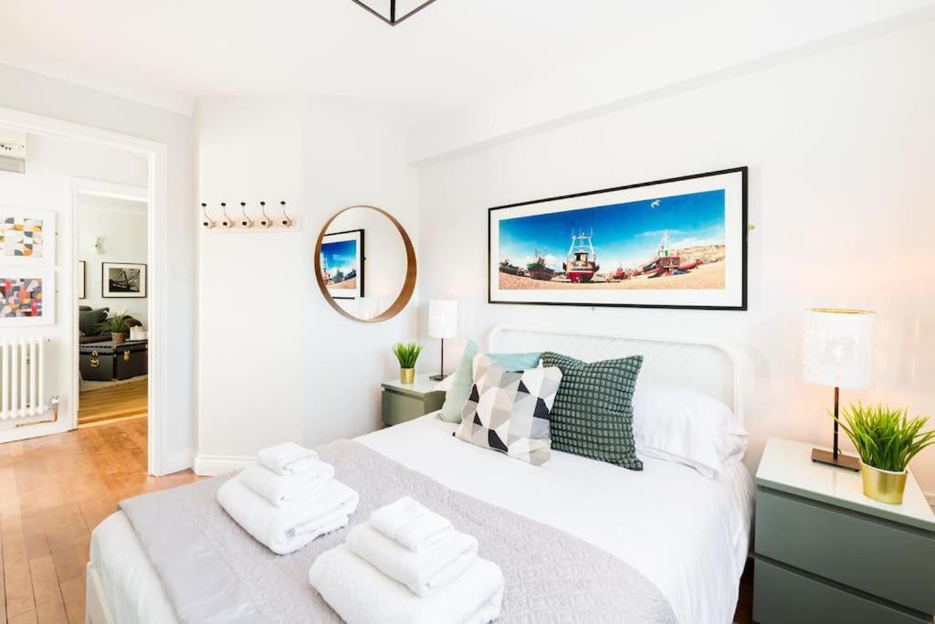 Fabulous Ground Floor Apartment. เกรทมัลเวิร์น ภายนอก รูปภาพ
