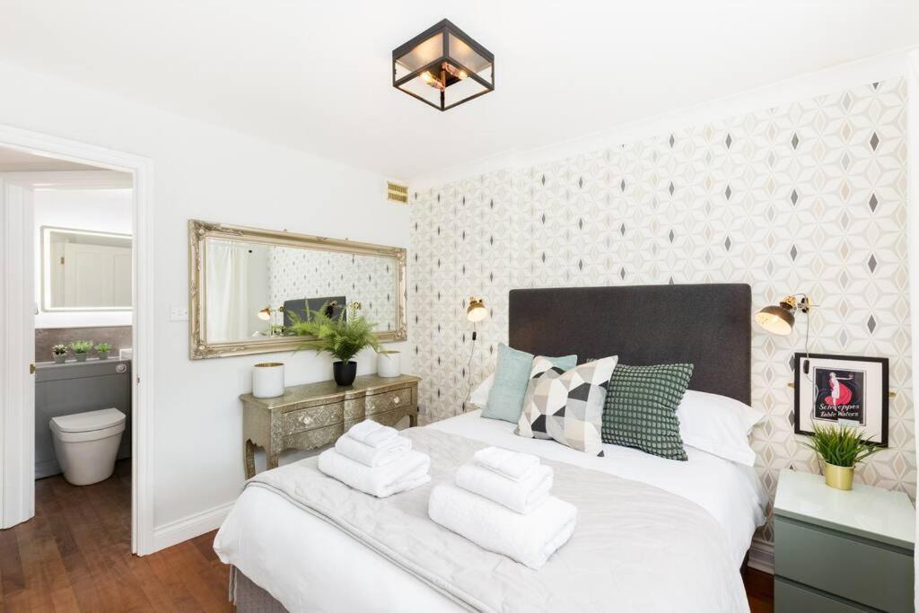 Fabulous Ground Floor Apartment. เกรทมัลเวิร์น ภายนอก รูปภาพ